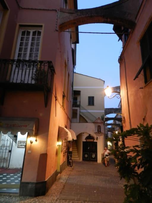 Апартаменты Sea View, In The Old Town Санто-Стефано-аль-Мар Экстерьер фото