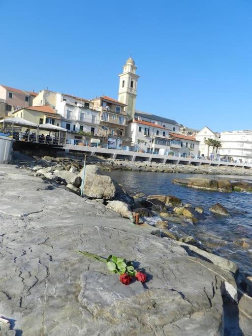Апартаменты Sea View, In The Old Town Санто-Стефано-аль-Мар Экстерьер фото